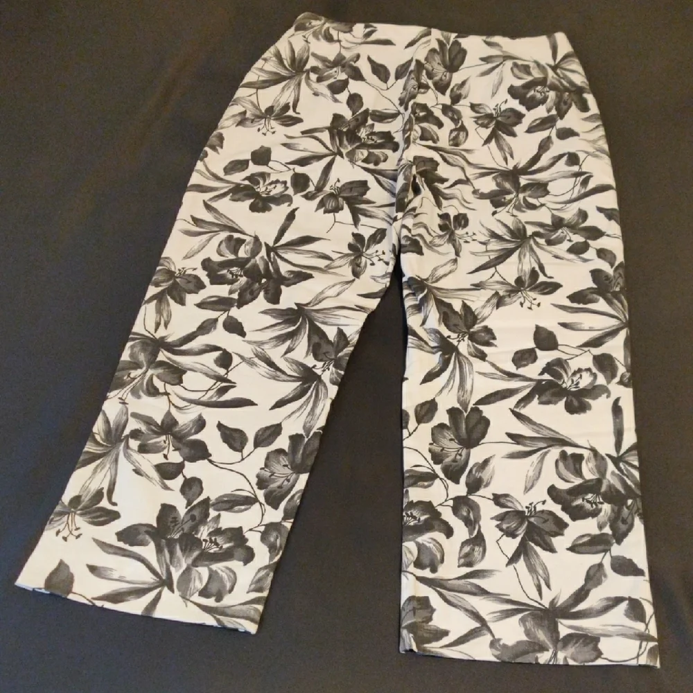 Erik Stewart. Floral Black and White Pants - Picture 2 of 9